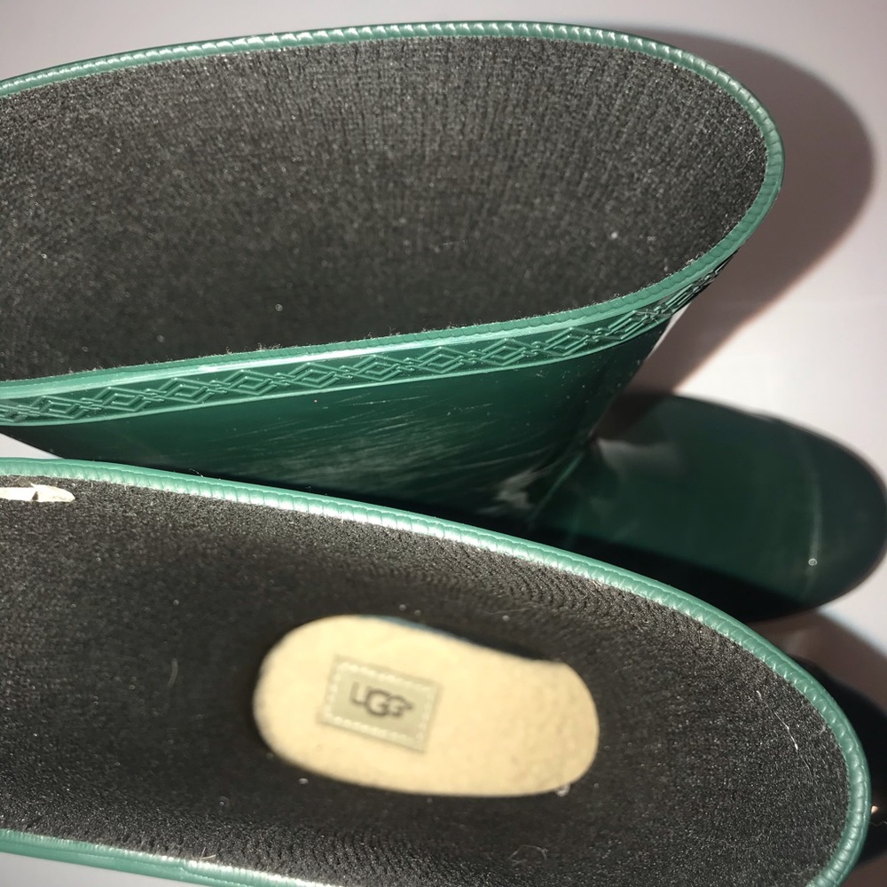 UGG RAIN BOOT FOR YOUTHS SIZE 5 - Picture 6 of 6
